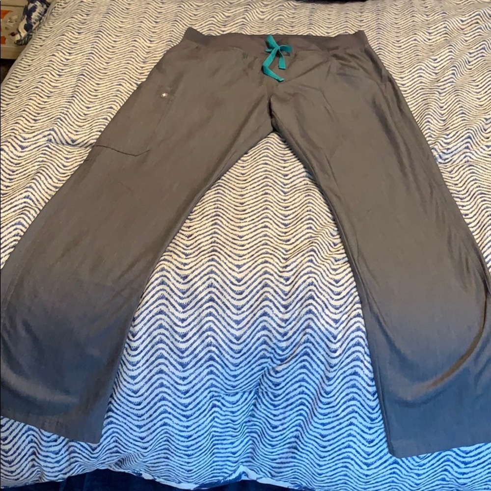 Figs cargo scrub pants in graphite